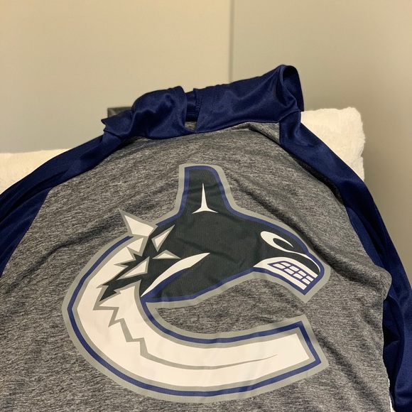 Canucks season is soon to start - Picture 1 of 4